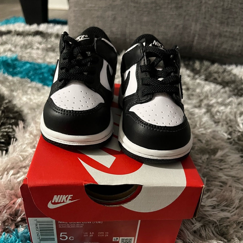Nike Panda Dunks